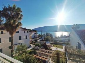 The Golden Hour, Herceg Novi